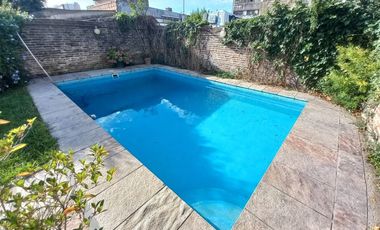 CASA 5 AMB JARDIN PILETA Y COCHERA - V. BALLESTER