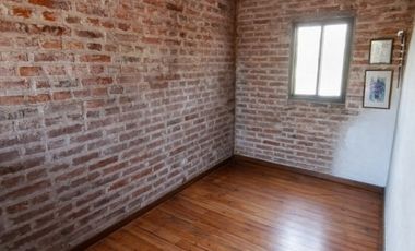 CASA 5 AMB JARDIN PILETA Y COCHERA - V. BALLESTER