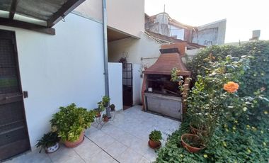CASA 5 AMB JARDIN PILETA Y COCHERA - V. BALLESTER