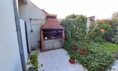 CASA 5 AMB JARDIN PILETA Y COCHERA - V. BALLESTER