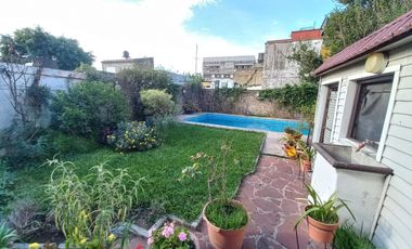 CASA 5 AMB JARDIN PILETA Y COCHERA - V. BALLESTER