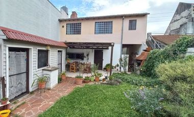 CASA 5 AMB JARDIN PILETA Y COCHERA - V. BALLESTER