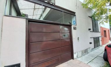 CASA 5 AMB JARDIN PILETA Y COCHERA - V. BALLESTER