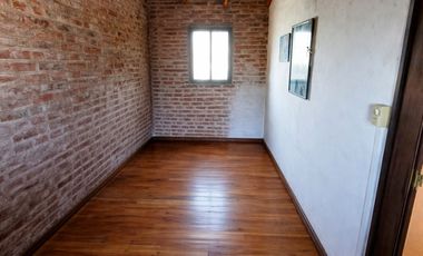 CASA 5 AMB JARDIN PILETA Y COCHERA - V. BALLESTER