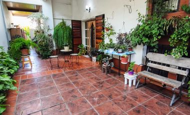CASA 5 AMB JARDIN PILETA Y COCHERA - V. BALLESTER