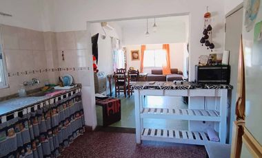 VENTA CASA CON PILETA JARDIN MORENO APTO CREDITO