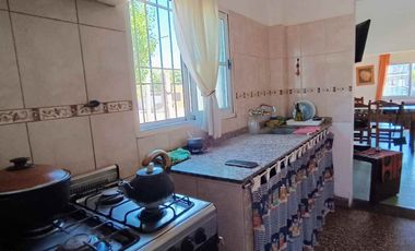 VENTA CASA CON PILETA JARDIN MORENO APTO CREDITO