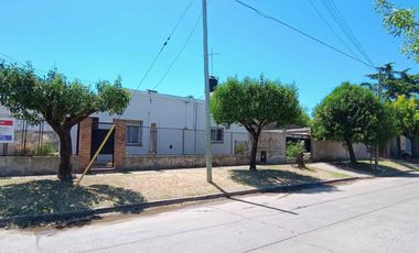 VENTA CASA CON PILETA JARDIN MORENO APTO CREDITO