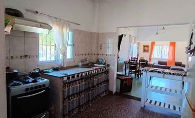 VENTA CASA CON PILETA JARDIN MORENO APTO CREDITO
