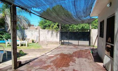 VENTA CASA CON PILETA JARDIN MORENO APTO CREDITO