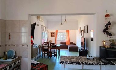 VENTA CASA CON PILETA JARDIN MORENO APTO CREDITO