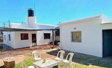 VENTA CASA CON PILETA JARDIN MORENO APTO CREDITO