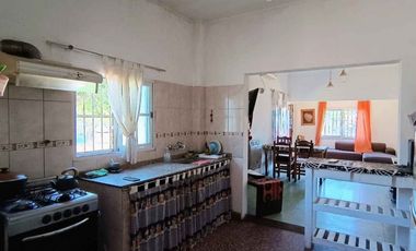 VENTA CASA CON PILETA JARDIN MORENO APTO CREDITO
