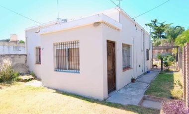 VENTA CASA CON PILETA JARDIN MORENO APTO CREDITO