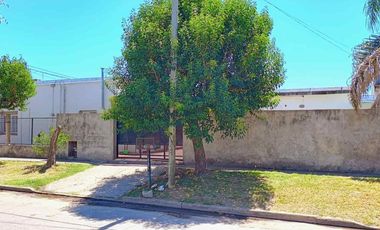 VENTA CASA CON PILETA JARDIN MORENO APTO CREDITO