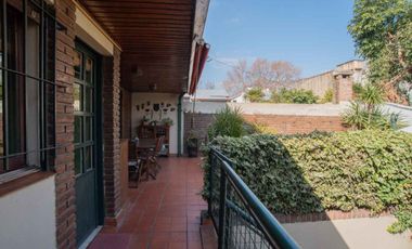 VENTA Casa familiar con jardín y pileta – Vicente