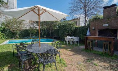 VENTA Casa familiar con jardín y pileta – Vicente