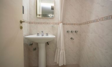 VENTA Casa con Jardín 5 ambientes, Olivos Golf