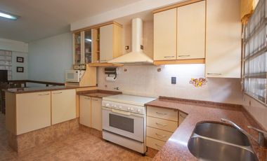 VENTA Casa con Jardín 5 ambientes, Olivos Golf