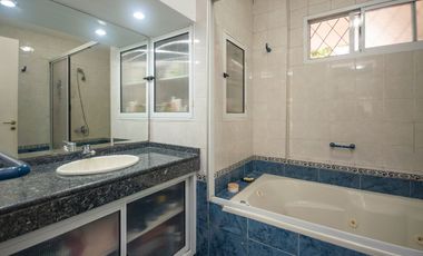 VENTA Casa con Jardín 5 ambientes, Olivos Golf