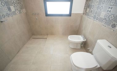 Casa 4 amb. a Estrenar, Bajo de San Isidro