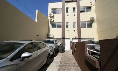 VENTA CASA TRIPLEX 6AMB FLORIDA JARDIN Y PILETA