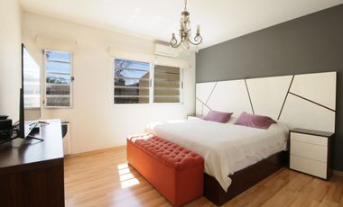 VENTA CASA TRIPLEX 6AMB FLORIDA JARDIN Y PILETA