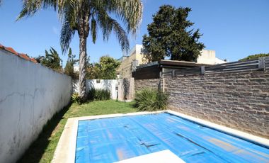 VENTA CASA TRIPLEX 6AMB FLORIDA JARDIN Y PILETA