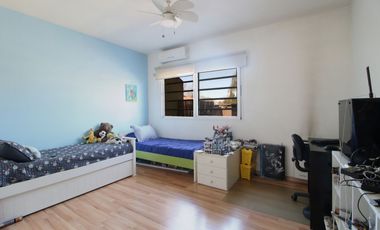 VENTA CASA TRIPLEX 6AMB FLORIDA JARDIN Y PILETA