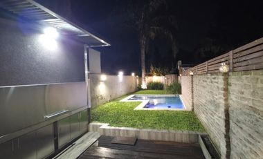 VENTA CASA TRIPLEX 6AMB FLORIDA JARDIN Y PILETA