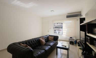 VENTA CASA TRIPLEX 6AMB FLORIDA JARDIN Y PILETA