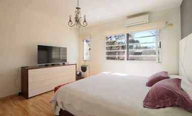 VENTA CASA TRIPLEX 6AMB FLORIDA JARDIN Y PILETA