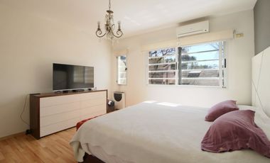 VENTA CASA TRIPLEX 6AMB FLORIDA JARDIN Y PILETA