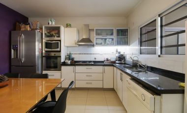 VENTA CASA TRIPLEX 6AMB FLORIDA JARDIN Y PILETA