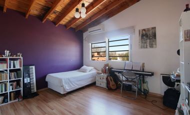 VENTA CASA TRIPLEX 6AMB FLORIDA JARDIN Y PILETA