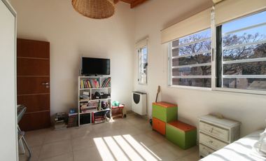 VENTA CASA TRIPLEX 6AMB FLORIDA JARDIN Y PILETA