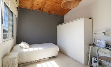 VENTA CASA TRIPLEX 6AMB FLORIDA JARDIN Y PILETA