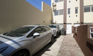 VENTA CASA TRIPLEX 6AMB FLORIDA JARDIN Y PILETA