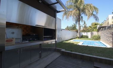 VENTA CASA TRIPLEX 6AMB FLORIDA JARDIN Y PILETA