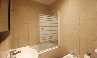 VENTA CASA TRIPLEX 6AMB FLORIDA JARDIN Y PILETA