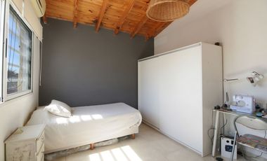 VENTA CASA TRIPLEX 6AMB FLORIDA JARDIN Y PILETA