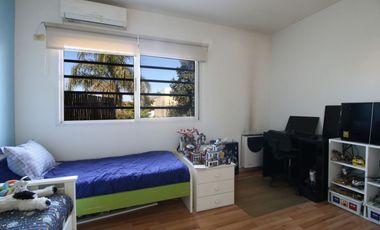 VENTA CASA TRIPLEX 6AMB FLORIDA JARDIN Y PILETA