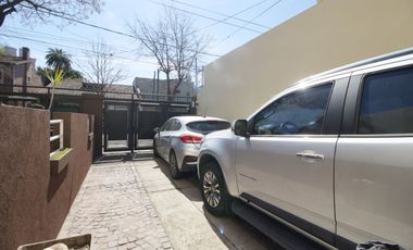 VENTA CASA TRIPLEX 6AMB FLORIDA JARDIN Y PILETA