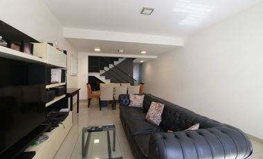VENTA CASA TRIPLEX 6AMB FLORIDA JARDIN Y PILETA