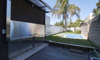 VENTA CASA TRIPLEX 6AMB FLORIDA JARDIN Y PILETA