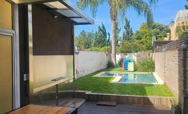 VENTA CASA TRIPLEX 6AMB FLORIDA JARDIN Y PILETA