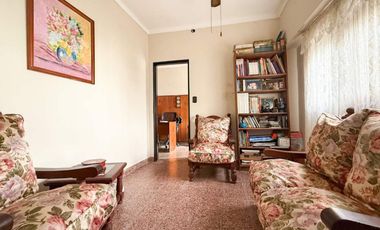 VENTA CASA 5 AMB CON DEPTO 3 AMB SOBRE MISMO LOTE