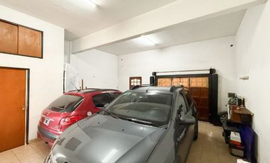 VENTA CASA 5 AMB CON DEPTO 3 AMB SOBRE MISMO LOTE