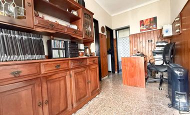VENTA CASA 5 AMB CON DEPTO 3 AMB SOBRE MISMO LOTE