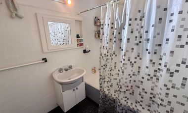 VENTA CASA 5 AMB CON DEPTO 3 AMB SOBRE MISMO LOTE